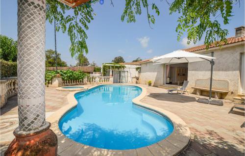 Stunning home in Aleria with 2 Bedrooms and Outdoor swimming pool : Maisons de vacances proche d'Aléria