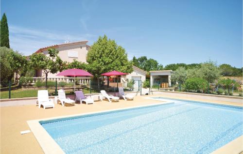Beautiful Home In Montignargues With 4 Bedrooms, Wifi And Outdoor Swimming Pool : Maisons de vacances proche de Montmirat