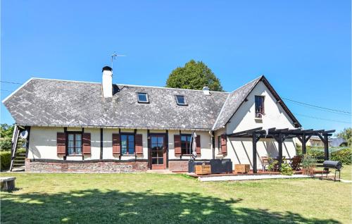 Stunning home in Haudricourt Aubois with 4 Bedrooms and WiFi : Maisons de vacances proche d'Andainville