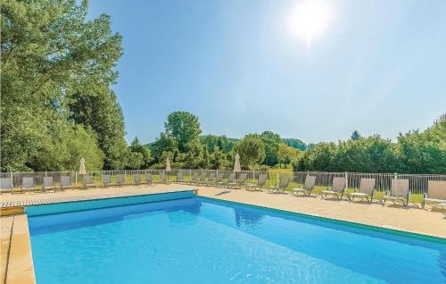 Amazing home in Montignac with 2 Bedrooms, WiFi and Indoor swimming pool : Maisons de vacances proche de Valojoulx