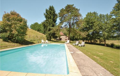 Amazing Home In Lohitzun-oyhercq With 2 Bedrooms, Private Swimming Pool And Outdoor Swimming Pool : Maisons de vacances proche d'Audaux