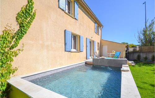 Nice home in Loriol du Comtat with 3 Bedrooms, WiFi and Outdoor swimming pool : Maisons de vacances proche de Loriol-du-Comtat