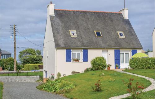 Awesome home in Paimpol with 5 Bedrooms and WiFi : Maisons de vacances proche de Plourivo