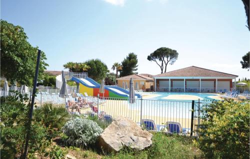 Stunning home in Calvisson with 2 Bedrooms and Outdoor swimming pool : Maisons de vacances proche de Vergèze