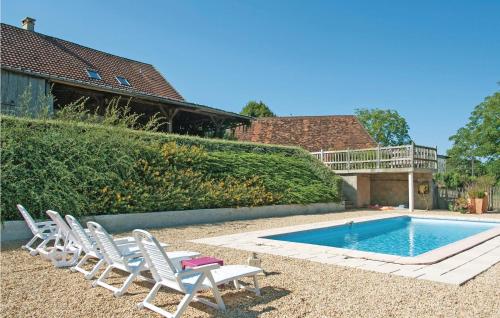 Amazing home in Sarrazac with 3 Bedrooms, WiFi and Outdoor swimming pool : Maisons de vacances proche de Saint-Sulpice-d'Excideuil