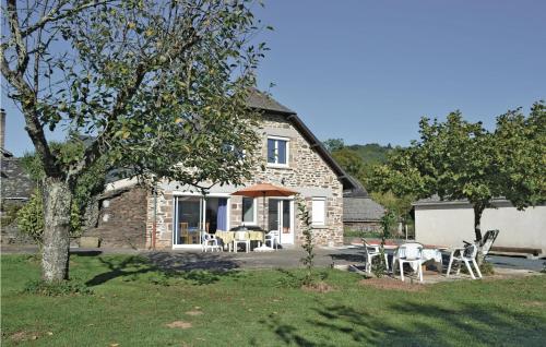 Nice home in Voutezac with 3 Bedrooms, Internet and Outdoor swimming pool : Maisons de vacances proche d'Objat