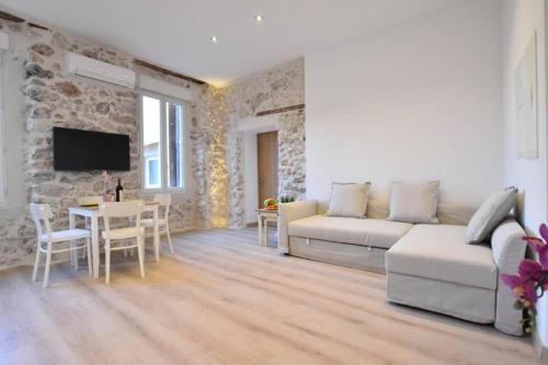GORGEOUS BRAND NEW 2 BEDROOMS : Appartements proche d'Antibes