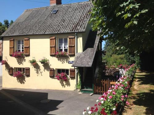 The Bell`s End Cottage : Maisons de vacances proche de Villechien