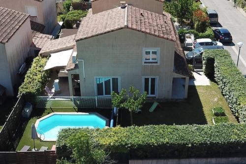 Maison avec piscine, idéale famille avec enfants. : Maisons de vacances proche de Belcodène