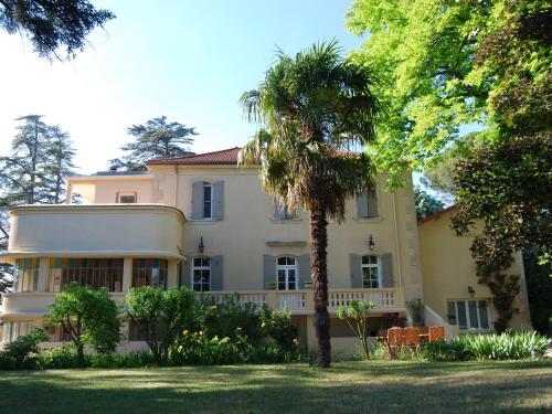 Cozy Mansion in Provence France with Swimming Pool : Appartements proche de Montbrison-sur-Lez