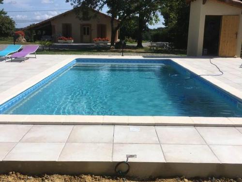 Quaint Holiday Home Private Pool close to Nougaro circuit : Maisons de vacances proche de Castelnau-d'Auzan