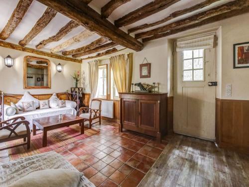 Dreamy Holiday Home in Raizeux with Terrace : Maisons de vacances proche de Saint-Symphorien-le-Château
