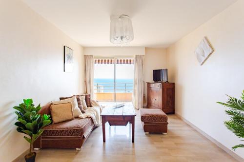 Air-Conditioned Furnished Apartment With 2 Bedrooms & Sea View Terrace : Appartements proche de Beausoleil