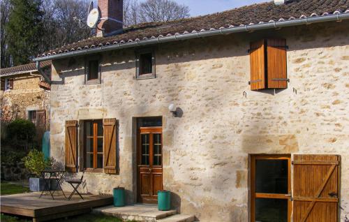 Stunning home in Nantiat with 2 Bedrooms and WiFi : Maisons de vacances proche de Châteauponsac