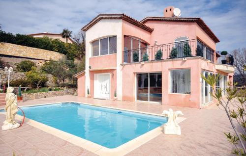 Stunning Home In Les Adrets With 5 Bedrooms, Wifi And Outdoor Swimming Pool : Maisons de vacances proche de Les Adrets-de-l'Estérel