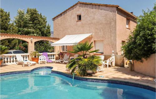 Amazing home in Mezzavia with Outdoor swimming pool, WiFi and 2 Bedrooms : Maisons de vacances proche d'Eccica-Suarella