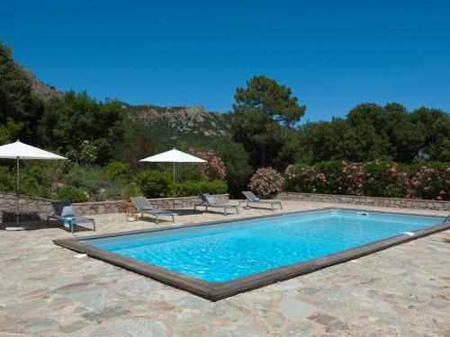 Villa avec piscine dans un village - superbe vue montagne -5 minutes de la plage : Villas proche de Conca