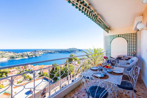 Terrace on the Bay 2 by Riviera Holiday Homes : Appartements proche de Villefranche-sur-Mer