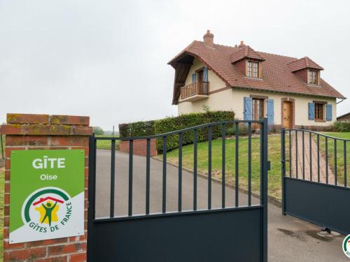 Gîte Ernemont-Boutavent, 5 pièces, 7 personnes - FR-1-526-28 : Maisons de vacances proche de La Neuville-sur-Oudeuil