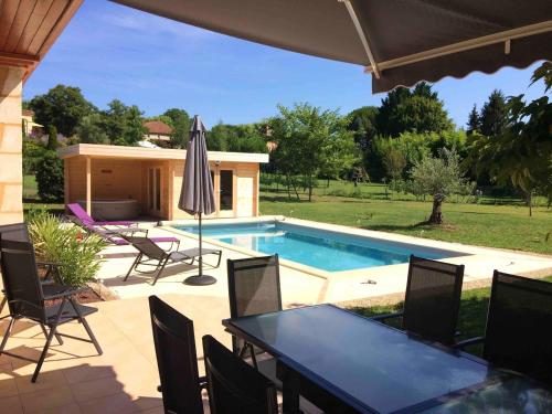 Villa de 4 chambres avec piscine privee spa et jardin clos a Prayssac : Villas proche de Saint-Médard