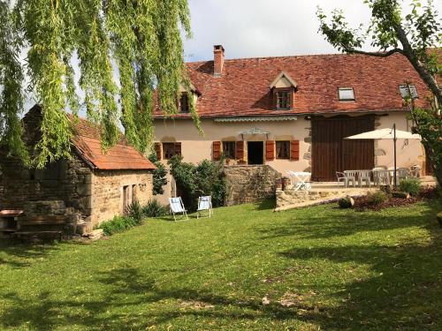 Gîte Le Mur magnifique longère au Bourgogne-du-Sud : Maisons de vacances proche de Briant