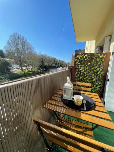 Appartement avec balcon et vue sur port - wifi privé - au dessus du Restaurant le Yackams : Appartements proche de Péaule