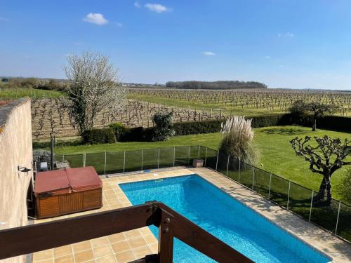 3 Bed Gite with private pool & garden in Nantille : Maisons de vacances proche de Mazeray