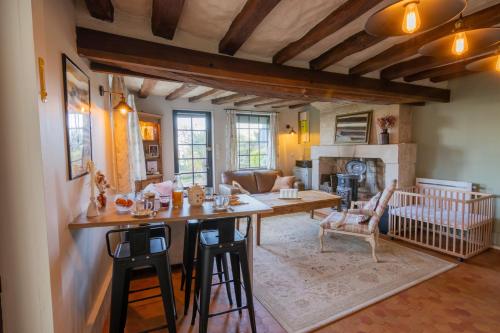 Maison chaleureuse-Grand jardin-Proche Saumur : Maisons de vacances proche de Fontevraud-l'Abbaye