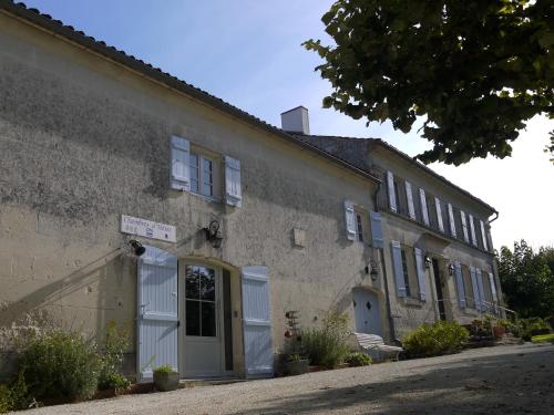 Chambres d'Hôtes - Les Bujours : B&B / Chambres d'hotes proche de Nieul-lès-Saintes