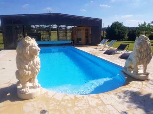 Villa de 5 chambres avec piscine privee sauna et jardin clos a Bernay : Villas proche de Saint-Aubin-le-Guichard