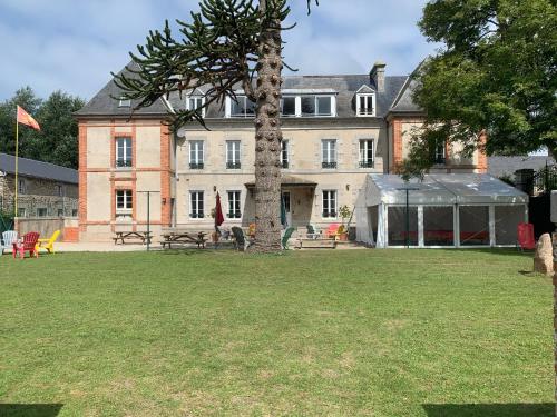 Gîtes grands groupes - Château des Forges Gouville : Auberges de jeunesse proche de Gouville-sur-Mer