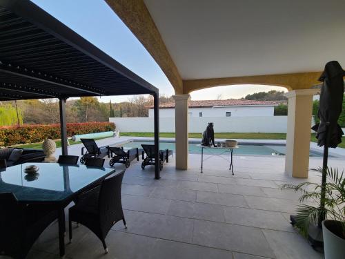 Villa Provençal : Villas proche de Rognes