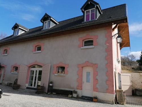 L'annexe du Château de Saint Genix : Maisons d'hotes proche de Champagneux