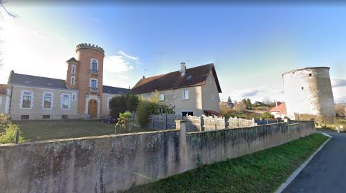 Maison indépendante, domaine VICHY LA TOUR : Maisons de vacances proche de Saint-Clément-de-Régnat