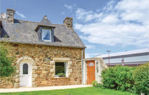 Stunning home in Goudelin with 1 Bedrooms and WiFi : Maisons de vacances proche de Pabu