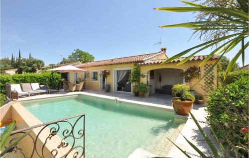 Awesome home in Bagnols en Fort with 3 Bedrooms, Outdoor swimming pool and Swimming pool : Maisons de vacances proche de Bagnols-en-Forêt