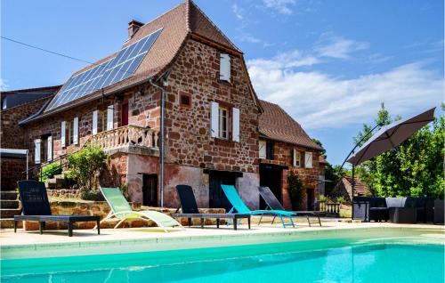 Amazing Home In Badefols Dans With 4 Bedrooms, Wifi And Outdoor Swimming Pool : Maisons de vacances proche de Louignac
