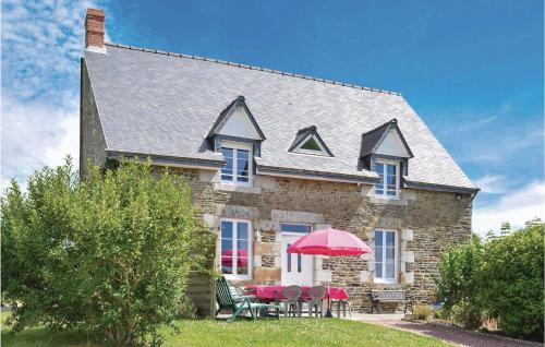 Amazing home in Vergoncey with 3 Bedrooms and WiFi : Maisons de vacances proche de Saint-Aubin-de-Terregatte