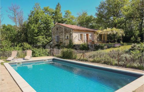Amazing Home In Le Pot-laval With 3 Bedrooms, Wifi And Private Swimming Pool : Maisons de vacances proche de Bourdeaux