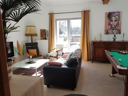 LE SECRET DU CHEMIN confort, détente et loisirs : Maisons de vacances proche d'Ars-sur-Formans