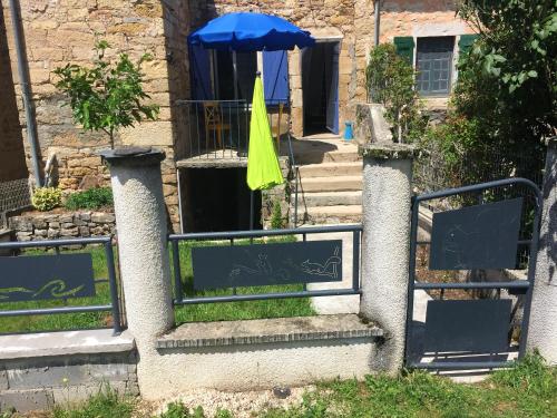 Maison de 2 chambres avec vue sur la ville et jardin clos a Vimenet : Maisons de vacances proche de Laissac