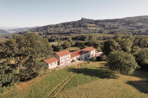 Villa de luxe, nichée dans les montagnes : Villas proche de Saint-Priest-la-Prugne