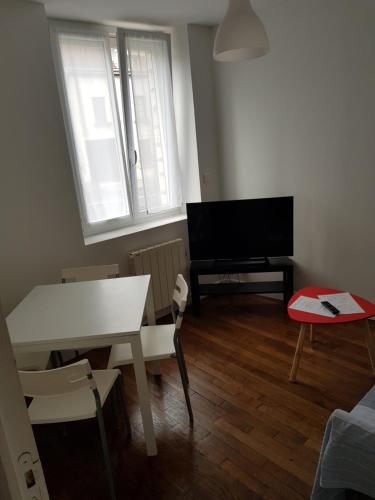 Suite Paris - proche centre - RDC : Appartements proche de Sacy