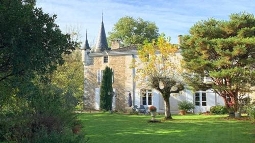 Mazette! Le Château : B&B / Chambres d'hotes proche de Saint-Rémy