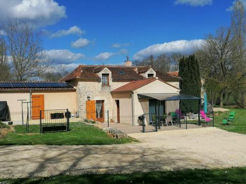 Gîte Saint-Amand-de-Vergt, 4 pièces, 6 personnes - FR-1-616-243 : Maisons de vacances proche de Liorac-sur-Louyre