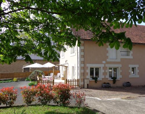 La Maison Ribotteau - The Coach House Gîte : Appartements proche de Moussac