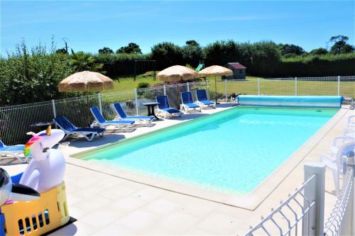 Maison de 2 chambres avec piscine partagee jardin clos et wifi a Nehou : Maisons de vacances proche de Saint-Sauveur-le-Vicomte