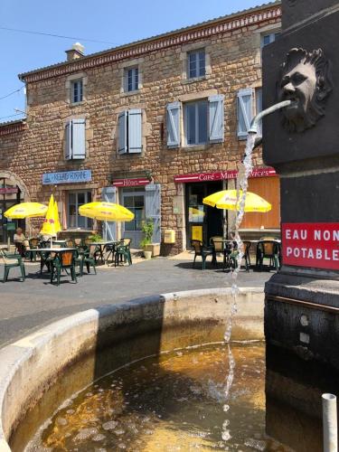LE RELAIS DE LA FONTAINE : Hotels proche de La Chapelle-sur-Usson