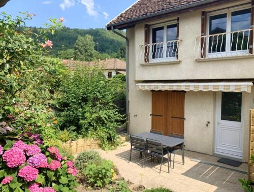Maison de 2 chambres avec jardin clos et wifi a Vaulnaveys le Haut : Maisons de vacances proche de Brié-et-Angonnes