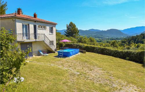 Amazing home in Entrechaux with 2 Bedrooms, Private swimming pool and Outdoor swimming pool : Maisons de vacances proche de Mérindol-les-Oliviers